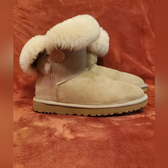 UGG WOMEN'S LOW TOP ANKLE FUR BOOTIES - Picture 4 of 6